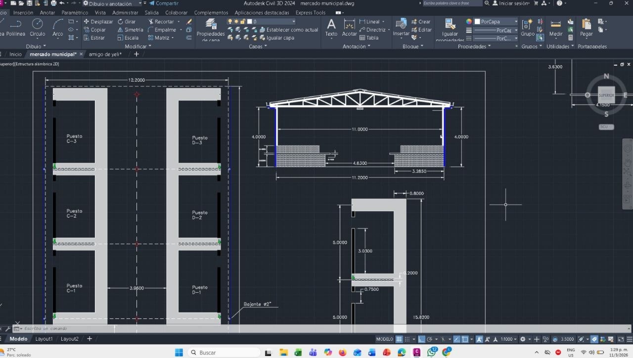 Pantalla de software CAD tipo AutoCAD con dibujo de puertas, secciones y cotas